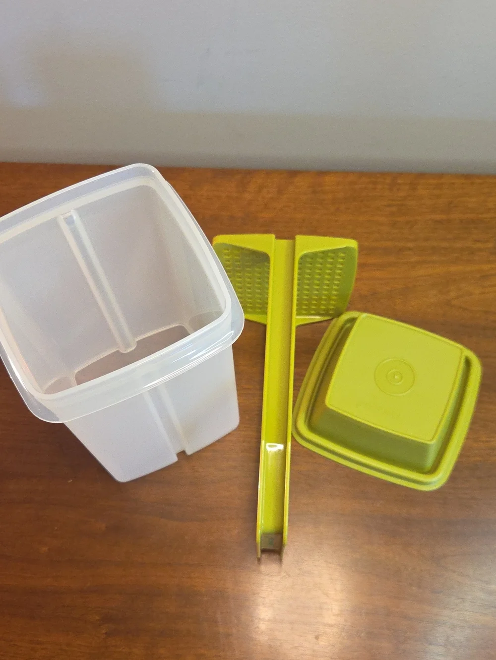 Vintage Tupperware Pickle Keeper Container 1330-8 Avacado Green